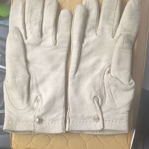 Chic Cream Leather Gloves